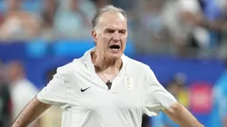 Marcelo Bielsa define el posible equipo de Uruguay para enfrentar a Perú.