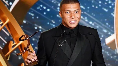 Mbappé tras recibir el premio a mejor de la temporada.