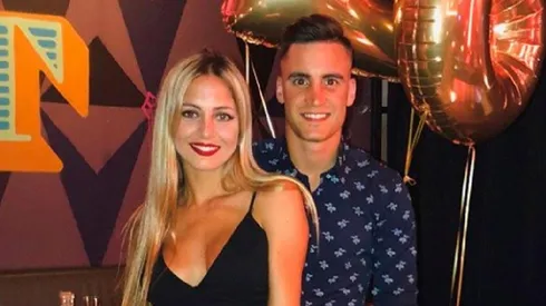 Tagliafico posó junto a su novia en la playa.