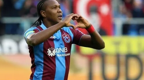 Algo habrá hecho bien: ovación para Rodallega en su despedida de Trabzonspor