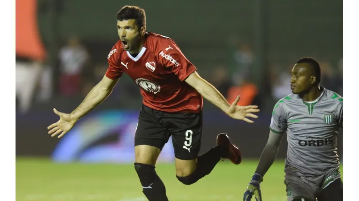 Gigliotti gritando un gol en Independiente.