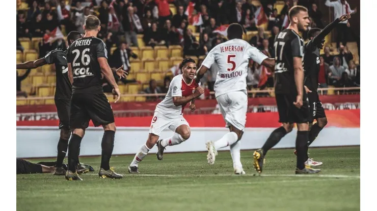 El festejo de Radamel Falcao en el 1-0 del Mónaco sobre Amiens.