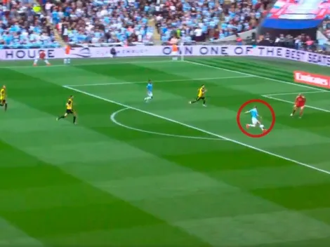 Se puso nervioso: De Bruyne humilló al arquero y le dio la copa al City