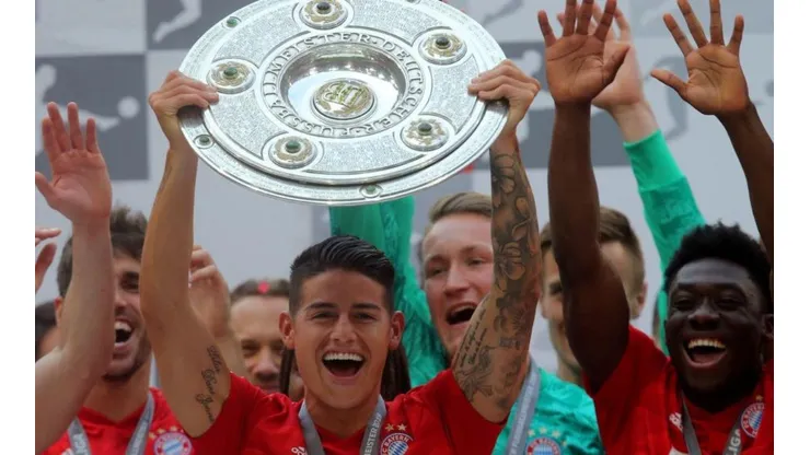 ¿Estaba desnudo? La curiosa foto que subió James Rodríguez con el título de la Bundesliga