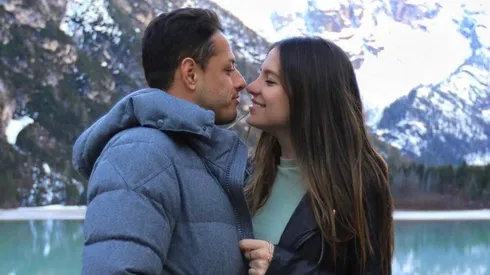 "Se tiñó para que su pelo combine con mi vestido": la novia de Chicharito y una foto a puro amor