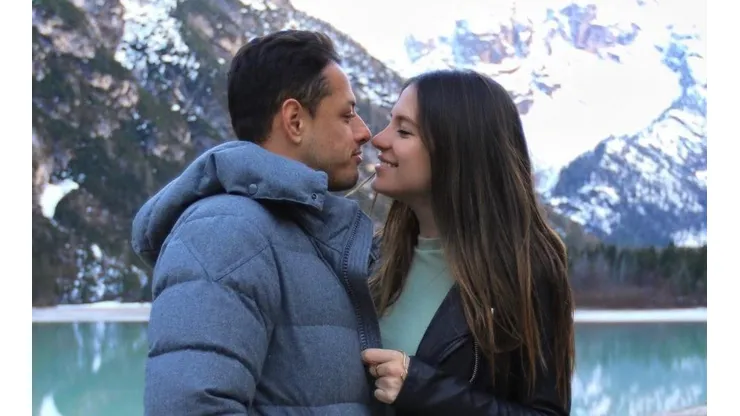 "Se tiñó para que su pelo combine con mi vestido": la novia de Chicharito y una foto a puro amor