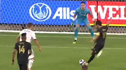 Otro bombazo de Vela abrió el triunfo del líder Los Ángeles