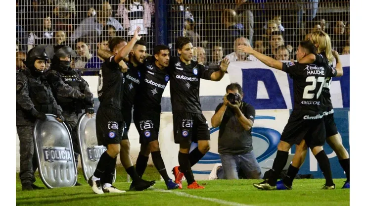 De quedar último en la Superliga a pasar a semis de la Copa: Argentinos eliminó a Gimnasia