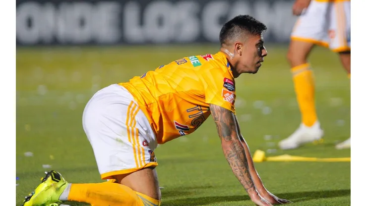 Salcedo viene cumpliendo un mal partido.