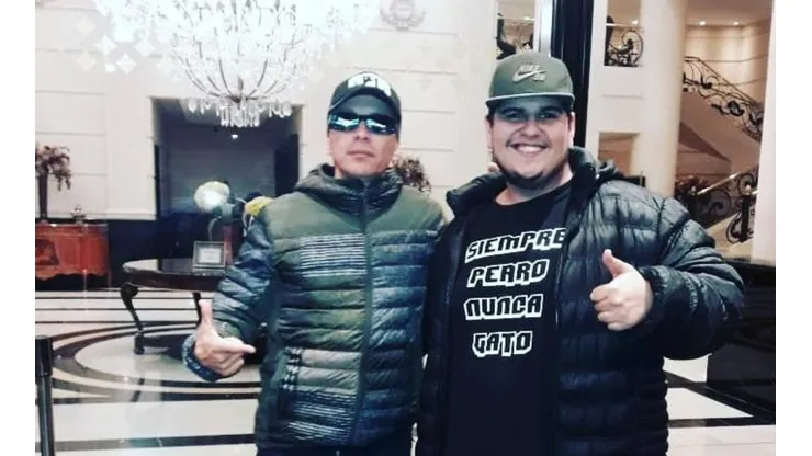 Es argentino, juega en México y dio la conferencia de prensa con una remera 'ATR' de Pablo Lescano