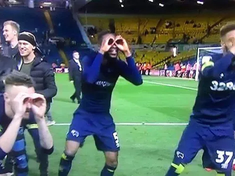 El épico trolleo de los jugadores del Derby County a Bielsa tras eliminar al Leeds United