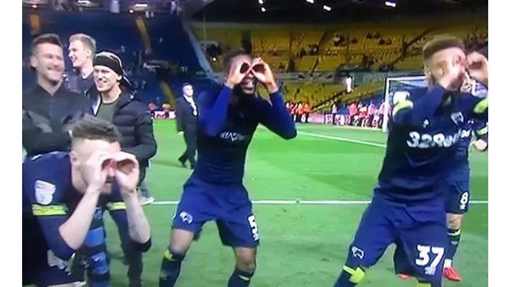El épico trolleo de los jugadores del Derby County a Bielsa tras eliminar al Leeds United