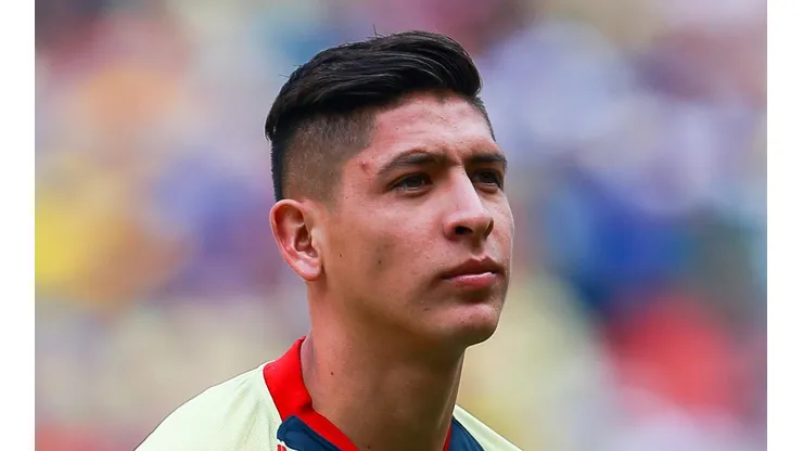 Edson Álvarez, por ahora, sigue en Las Águilas.