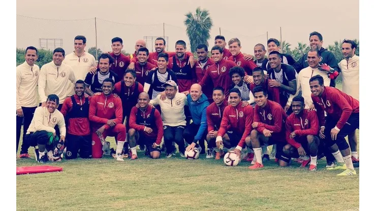 En plena sesión de entrenamiento el plantel de Universitario recibió una gran sorpresa