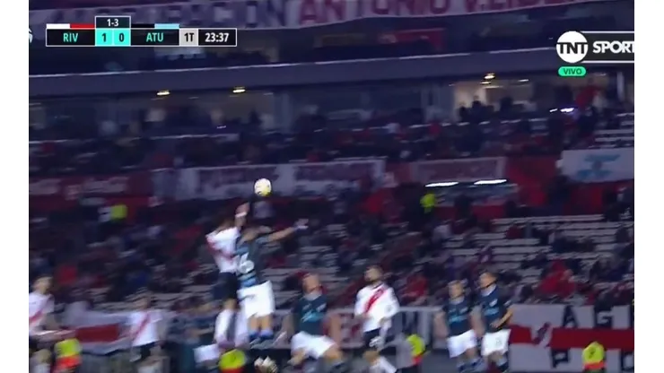 La mano del jugador del 'Decano'.
