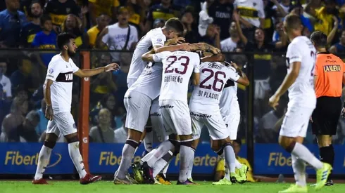 Es una de las joyas de Lanús, pero ya le tiró un guiño a un grande de la Superliga