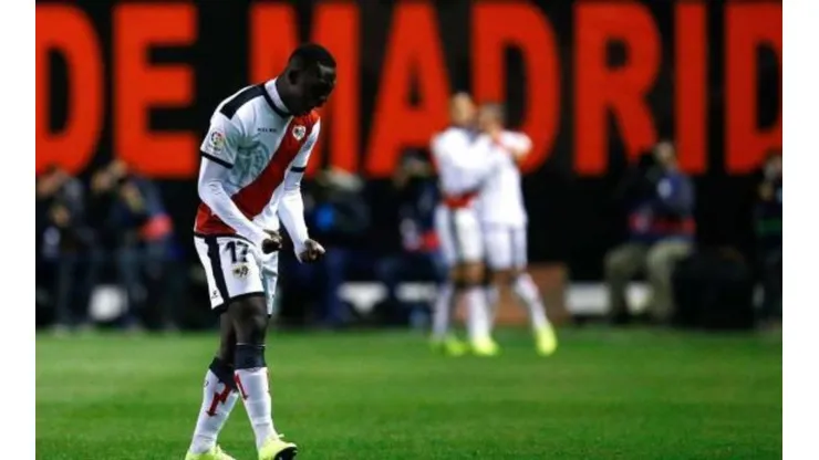 Agencia EFE reveló el futuro del defensor Luis Advíncula