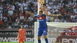 Walter Montillo enfrentando a River.