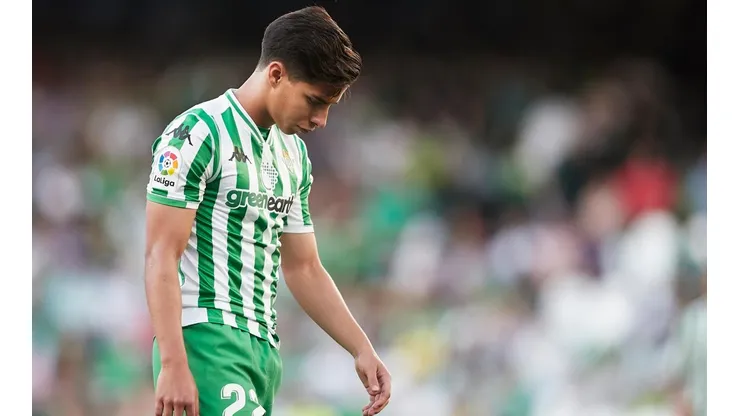 Real Betis no hace más que sumarle un problema a Diego Lainez
