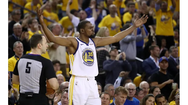 Kevin Durant celebra con los Warriors