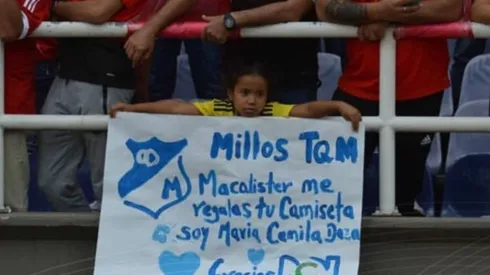 Macalister Silva está buscando a pequeña hincha azul que quiere su camiseta