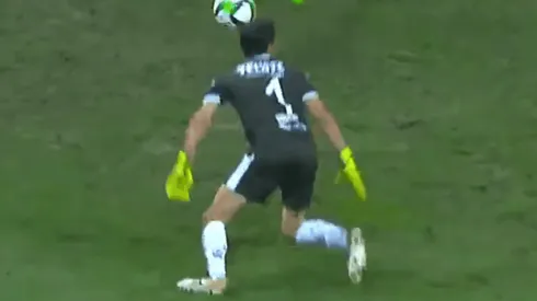 Barovero tapó otro mano a mano... Y luego no sabía dónde estaba el balón