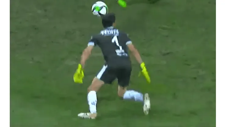 Barovero tapó otro mano a mano... Y luego no sabía dónde estaba el balón