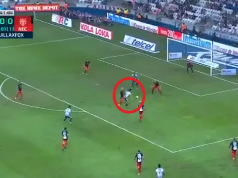 Pizarro tomó la pelota de aire y la acomodó contra un palo para el primero de Rayados