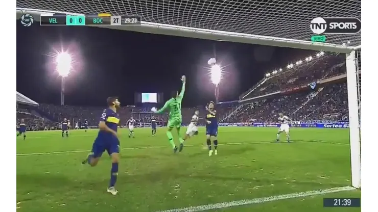 Gran reacción del arquero de Boca.