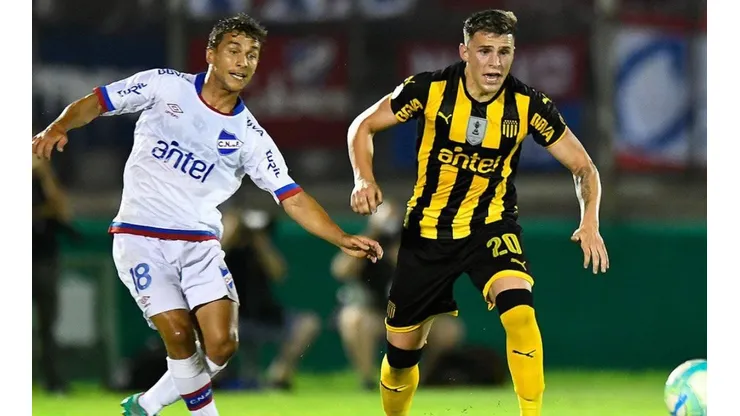 Peñarol vs Nacional por el Torneo Apertura uruguayo.