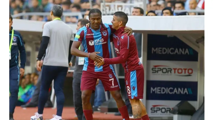 Hugo Rodallega festeja su último gol en la liga de Turquía con el Trabzonspor.