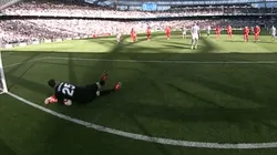 Le saca ventaja a Keylor: Courtois salvó al Real Madrid tapando un penal