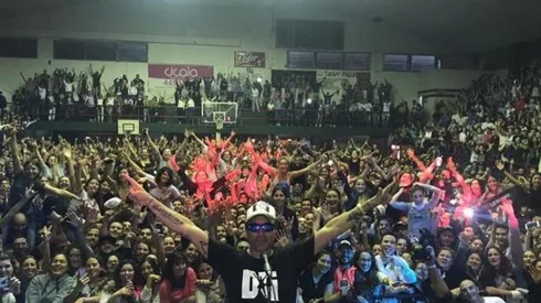 Pablo Lescano dio un show en Tandil y subió un fotón junto a todo su público