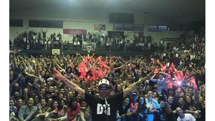 Pablo Lescano dio un show en Tandil y subió un fotón junto a todo su público