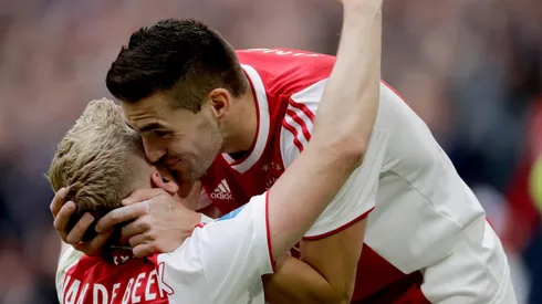 Ajax se recuperó de la eliminación en Champions y es casi campeón