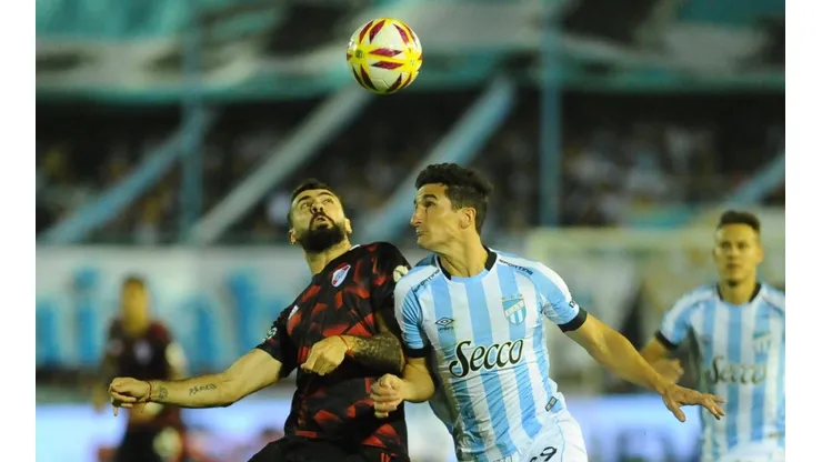 A lo Champions League: Atlético Tucumán jugó el partido del año y goleó 3-0 a River