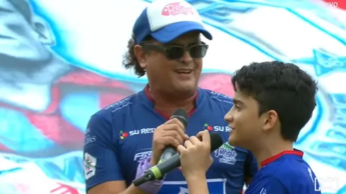 Carlos Vives en los actos protocolarios del juego entre Unión y Pasto.