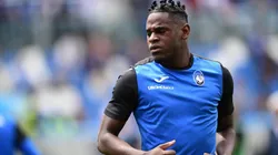 Duván Zapata tomó con humor las reacciones por su cambio de look y subió el meme del día