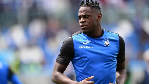 Duván Zapata tomó con humor las reacciones por su cambio de look y subió el meme del día