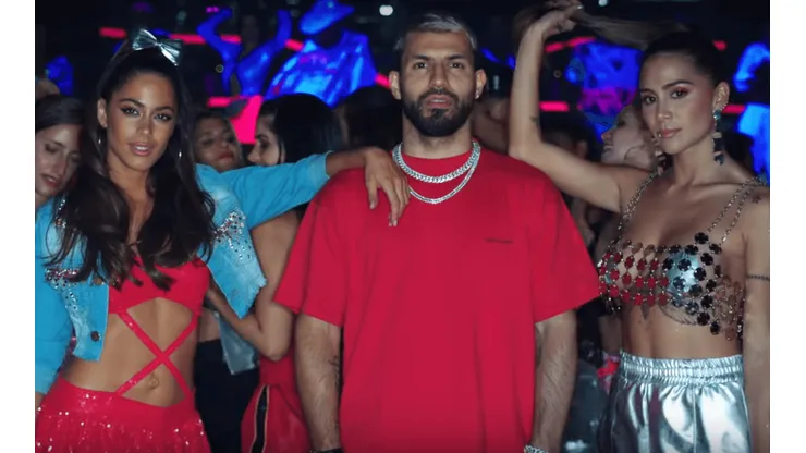 Tini, Sergio Agüero y Greeicy Rendón en la canción "22".