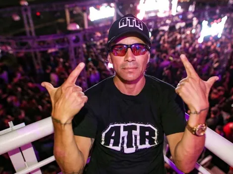 A Pablo Lescano le regalaron un cuchillo y la rompió toda mostrando su inesperada colección