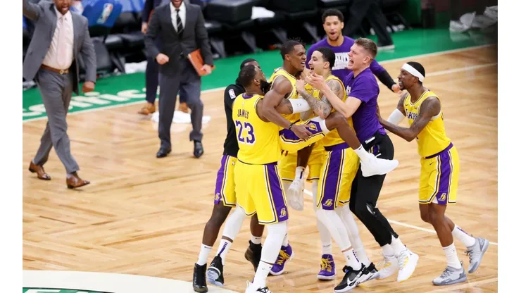 Los Lakers celebran un triunfo frente a los Celtics