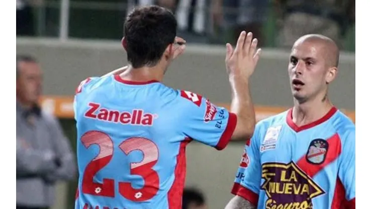 Marcone y Benedetto jugando en Arsenal.