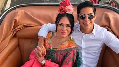 Lainez subió una historia con su mamá por el día de las madres.