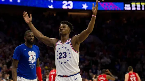 Jimmy Butler celebra una victoria con los Philadephia 76ers
