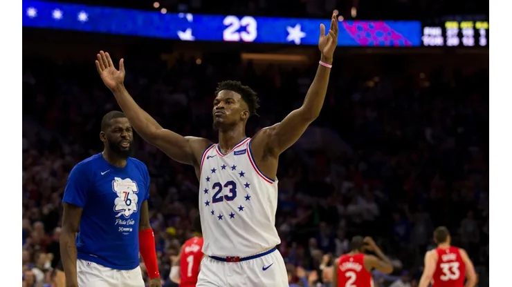 Jimmy Butler celebra una victoria con los Philadephia 76ers