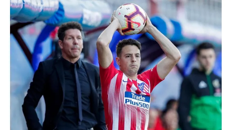 Atlético de Madrid pone en la lista de transferibles a Santiago Arias