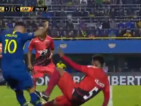 Lo fue a romper: Wellington lo mató a Tevez y vio la roja directa