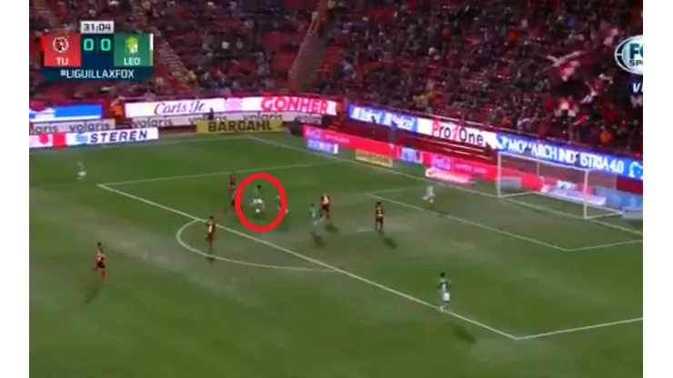 Gran definición del delantero cuyo pase pertenece a las Chivas.