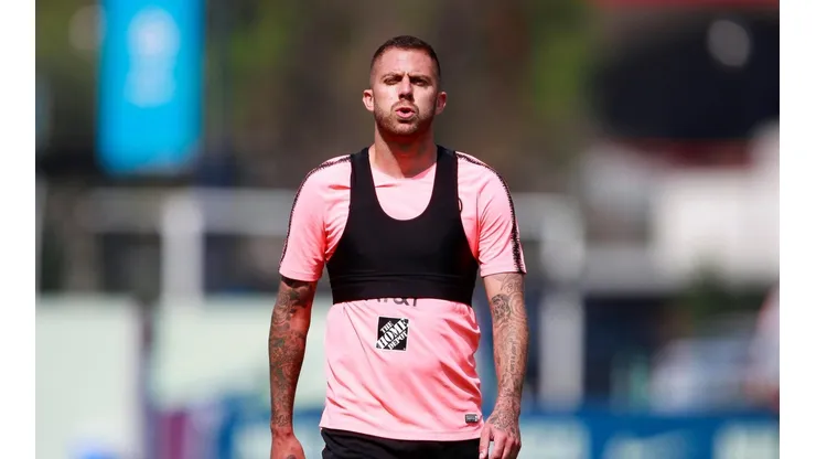 Ménez, cada vez más lejos del América.